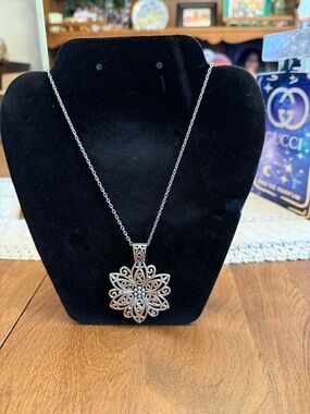 Silver Floral Filigree Pendant Necklace - Women Jewelry